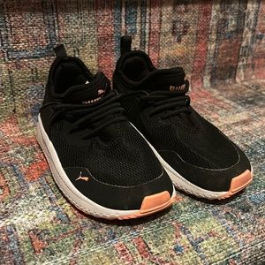 Puma soft foam no tie sneakers